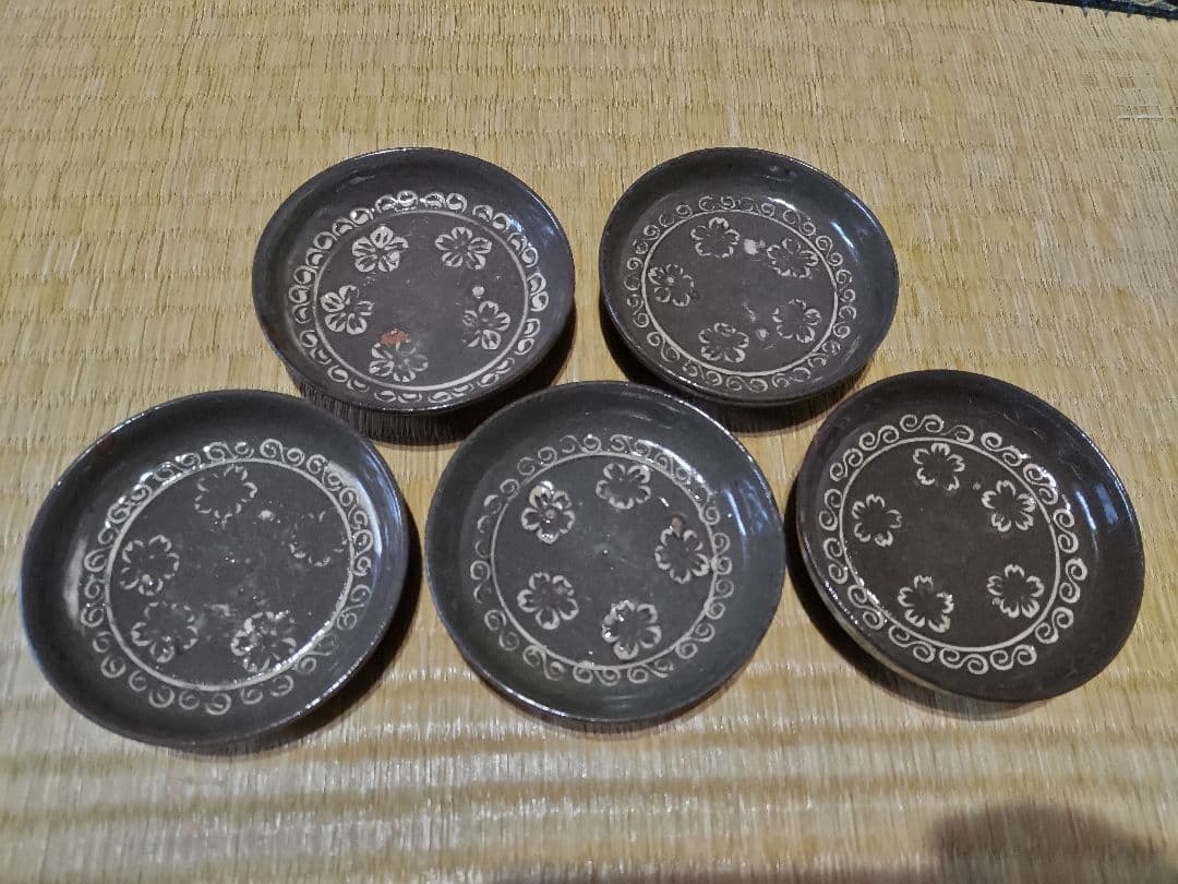 古唐津　５枚セット　平盃・小皿（黒）三島・象嵌　桜花　椎の峰窯