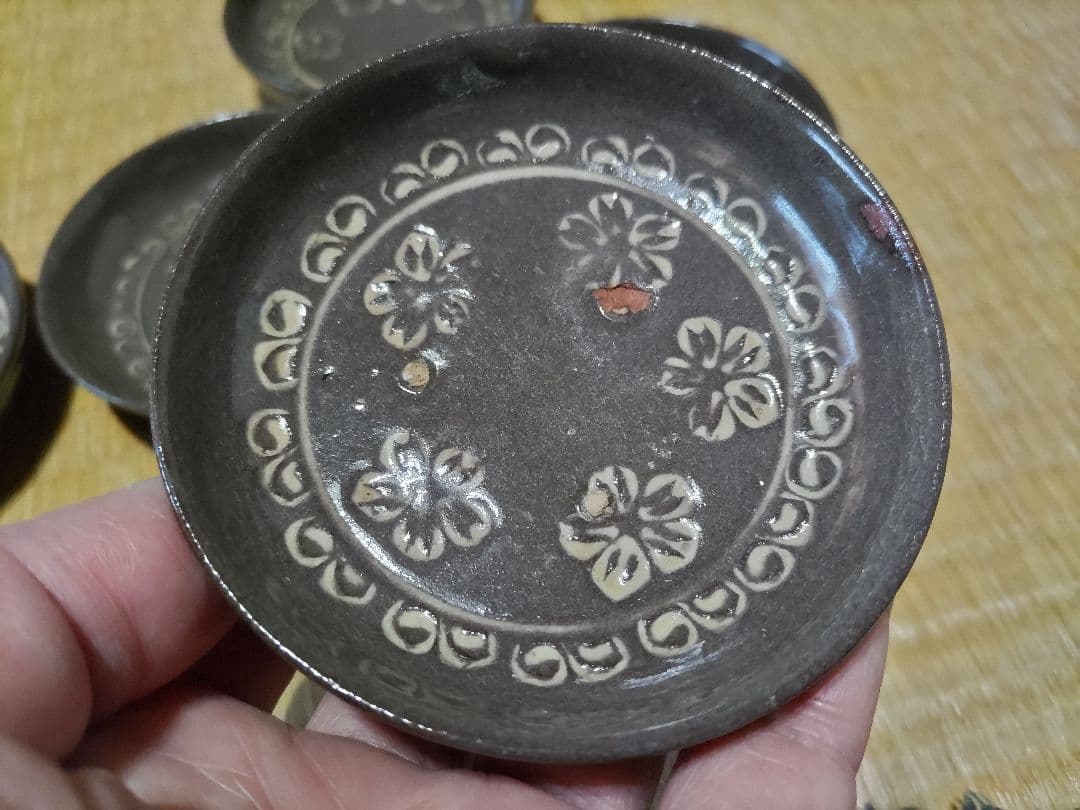 古唐津　５枚セット　平盃・小皿（黒）三島・象嵌　桜花　椎の峰窯