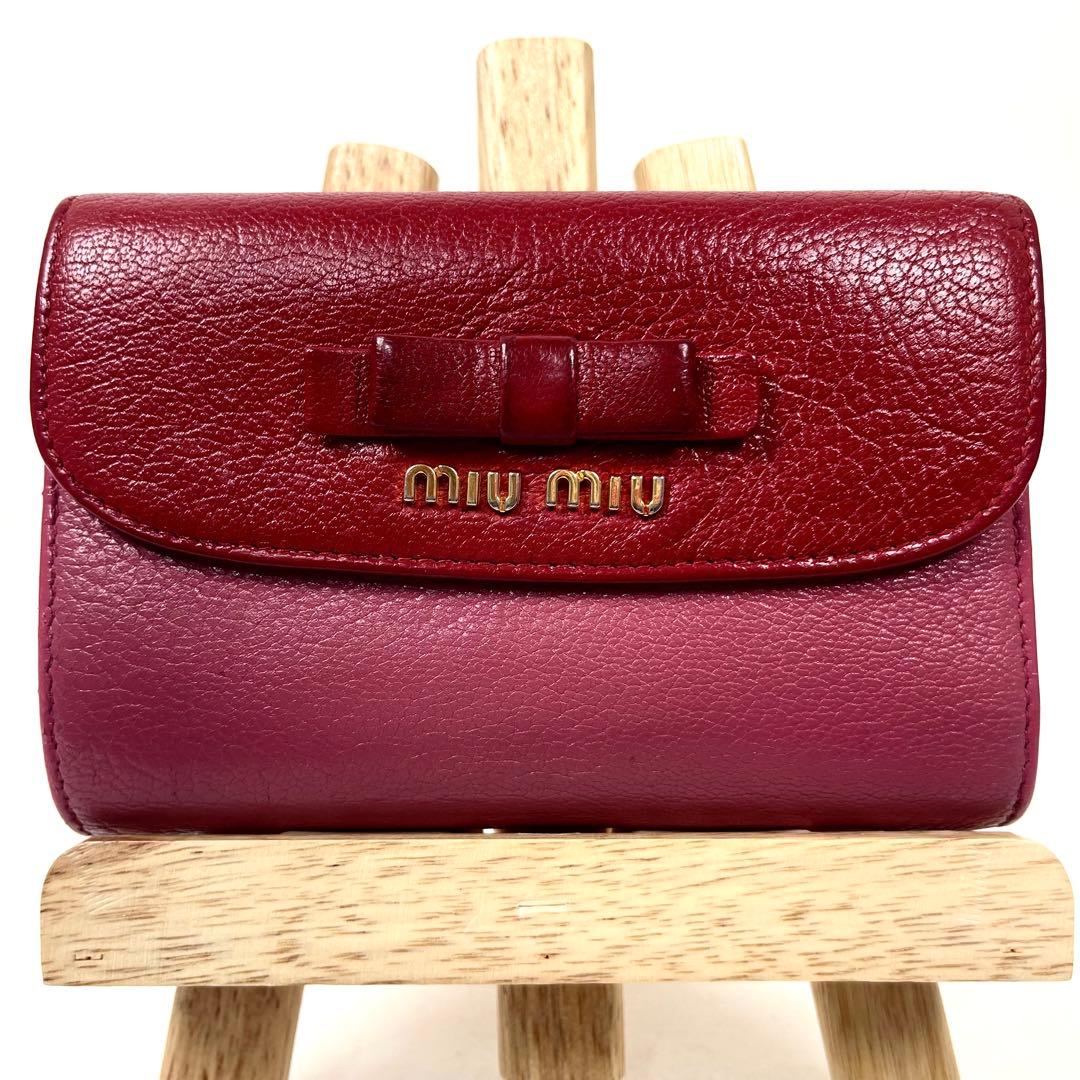 ミュウミュウ　折り財布　ロゴプレート　リボン　バイカラー　レザー　コンパクト　美