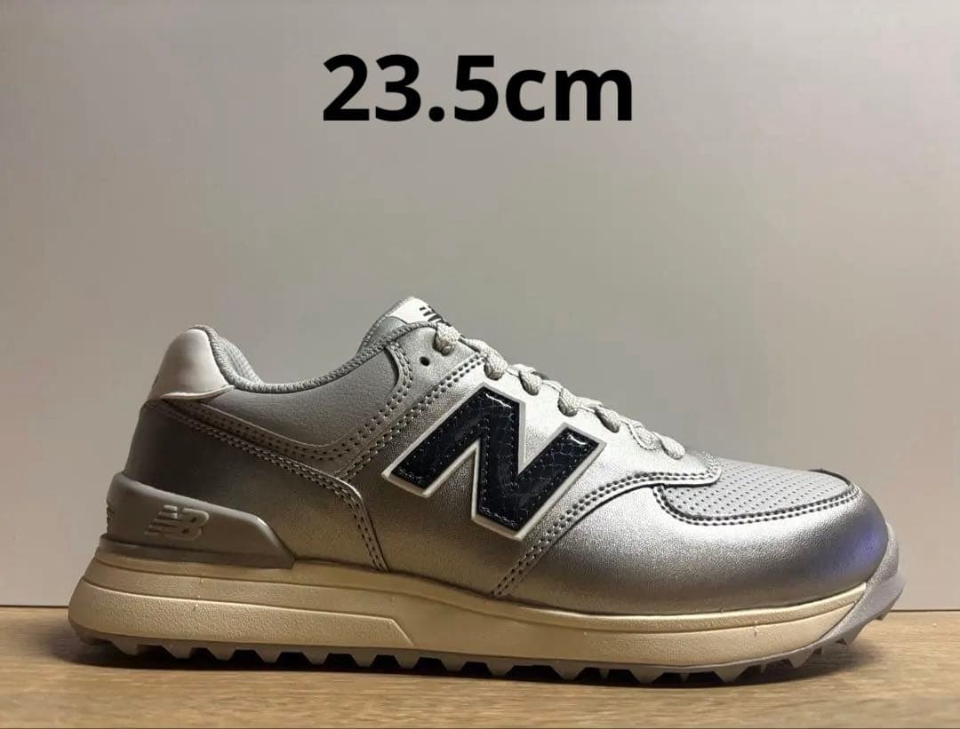 未使用 23.5cm 2E ニューバランスゴルフシューズWGS574R3シルバー