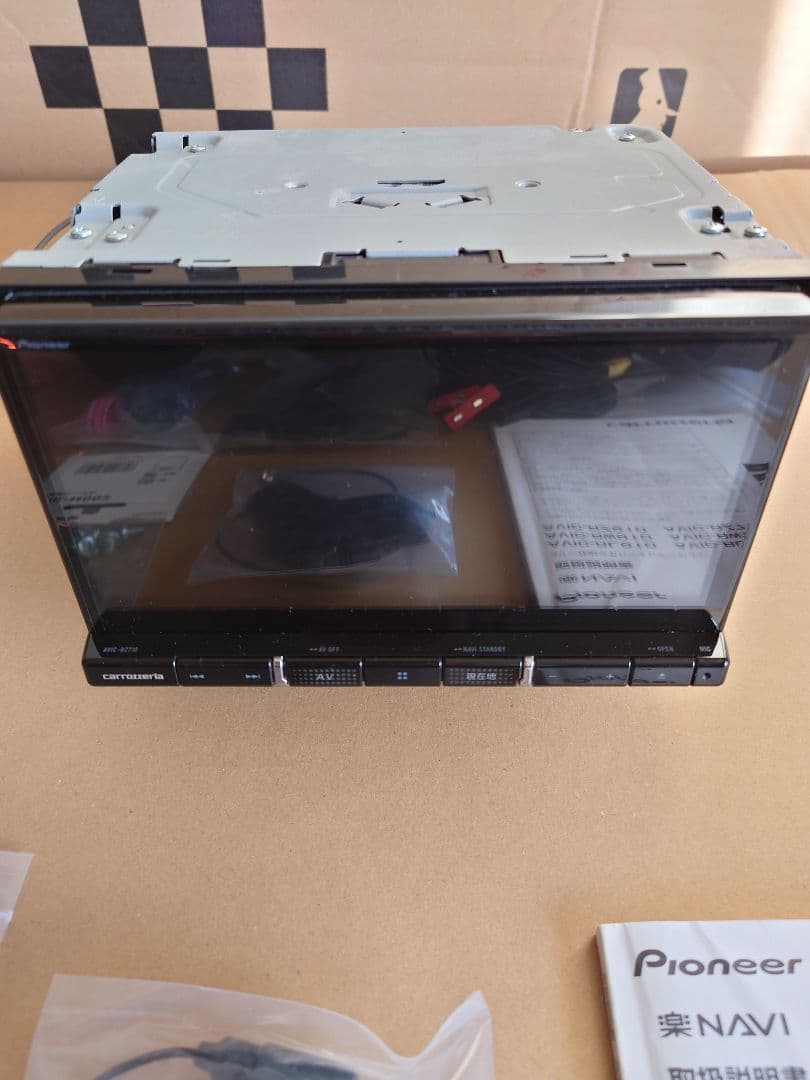 カロッツェリア　楽ナビ　AVIC-RZ710　7インチ