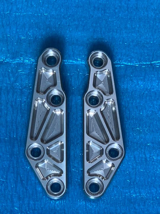 ウィリー XJR1300 Wheelie ビレット キャリパーサポート