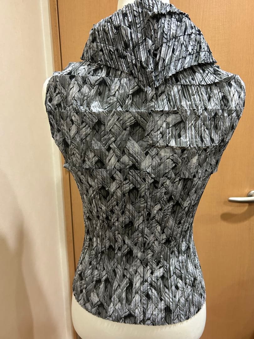 ⭐️月末限定価格⭐️イッセイミヤケコレクションラインプリントブラウス極美品❣️