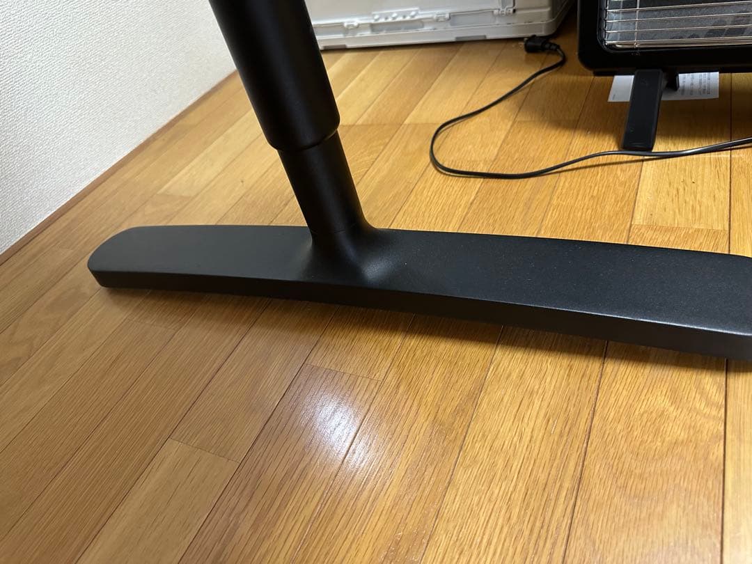 机と椅子とライトの3点セット