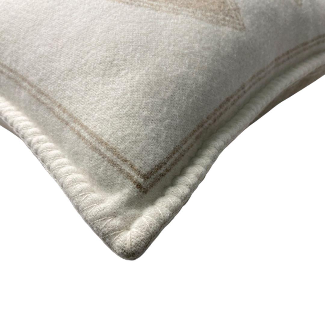 未使用 シャネルCHANEL ココマーク クッション カシミヤ