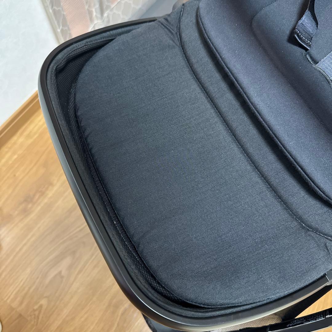 nuna TRIV next ベビーカー ヌナ トリヴネクスト　キャビア（黒）