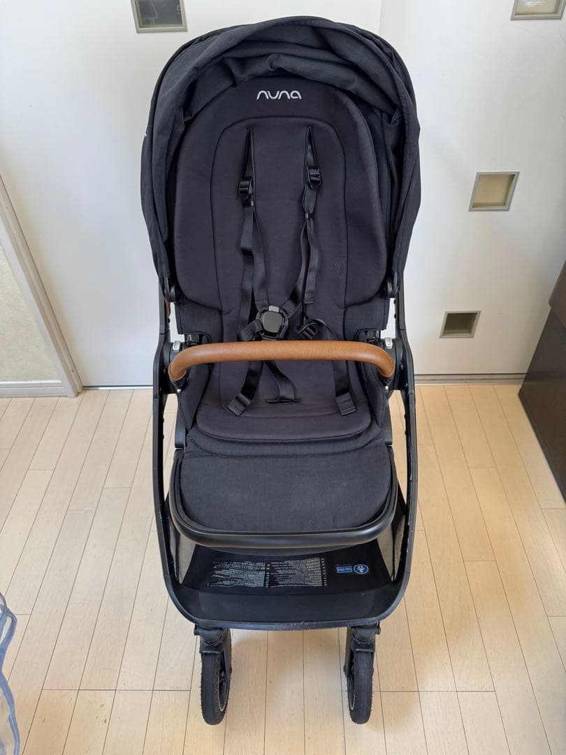 nuna TRIV next ベビーカー ヌナ トリヴネクスト　キャビア（黒）