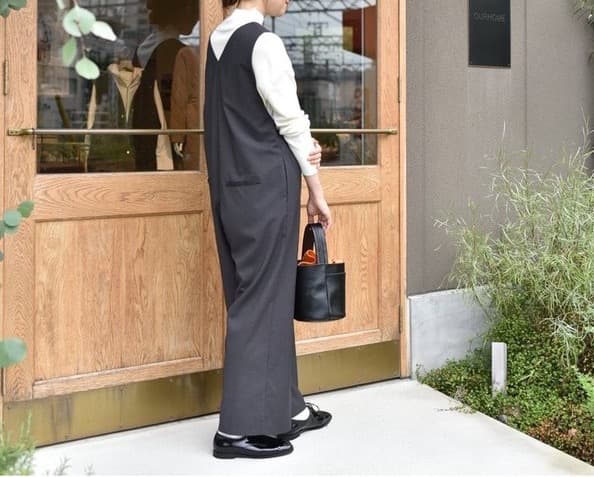 美品 OUR アワーホーム ゆったり シルエットの オールインワン