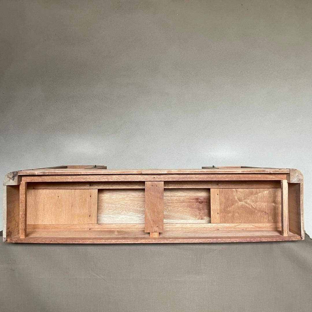 アーチガラスのアンティークキャビネット