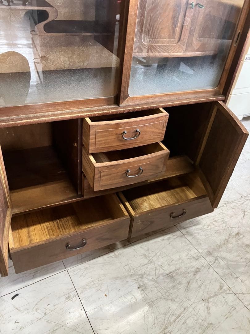 木製箪笥 山水画装飾 4引き出し 3扉　昭和　レトロ　茶箪笥