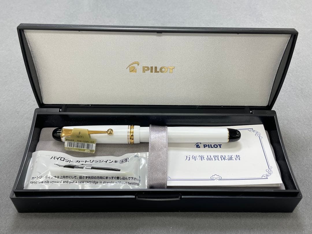 【未使用】PILOT CUSTOM74 ホワイト 万年筆　字幅F 限定品