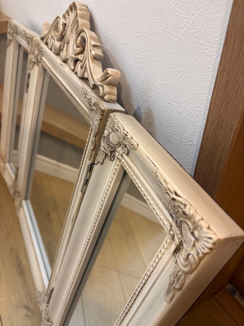 シャビーシック　装飾的な三面鏡 コンパクト