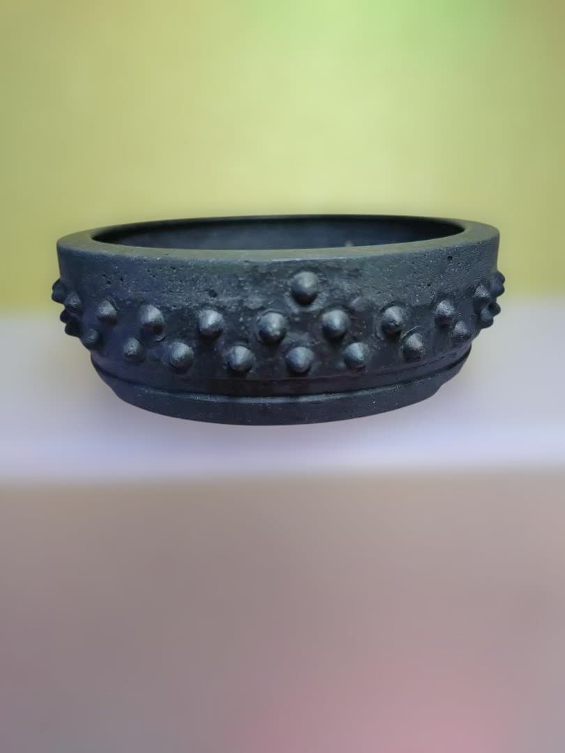 黒色 突起装飾 / 市之倉石洲