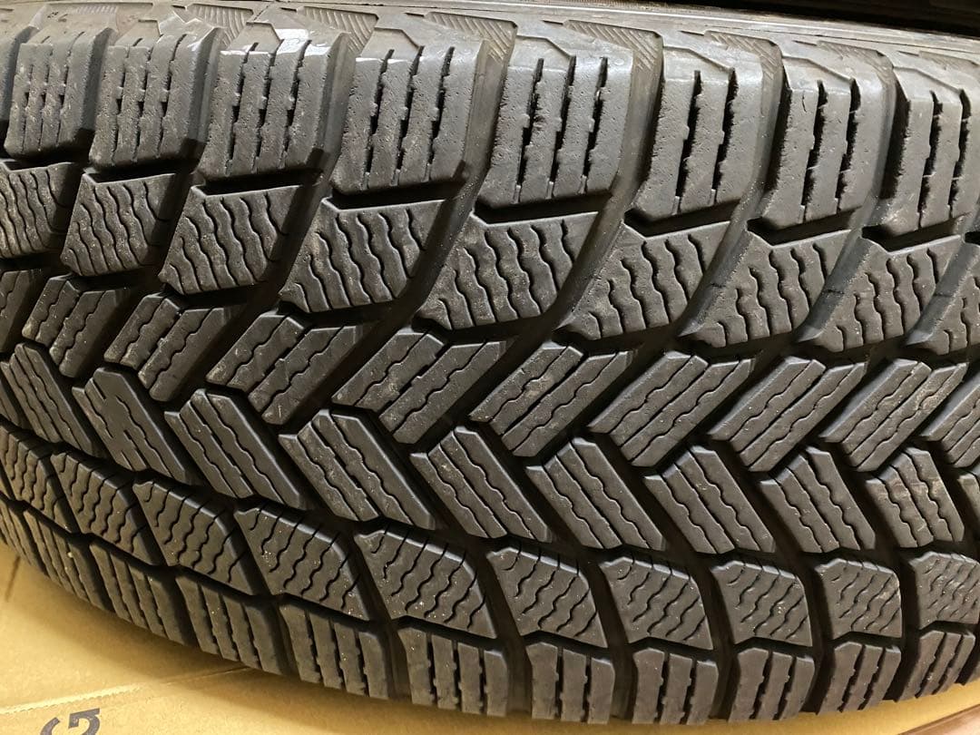 スタッドレスタイヤ 235/60 R18
