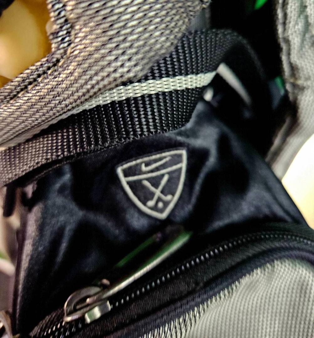 じゆん送料無料/美品　Nike Golf スタンド式キャディバッグ /ック