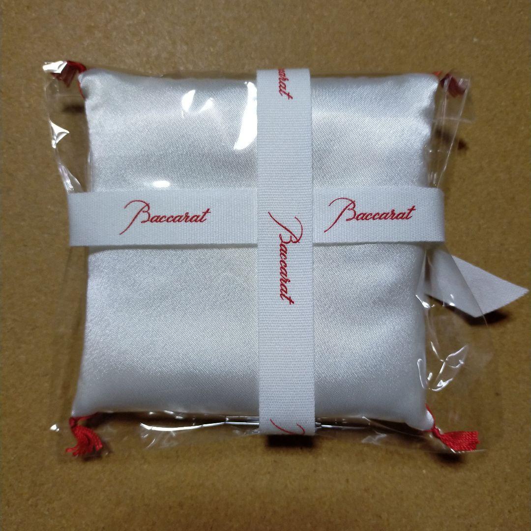 S未使用 オリジナルクッション 座布団 赤・白セット バカラ 紙袋付き