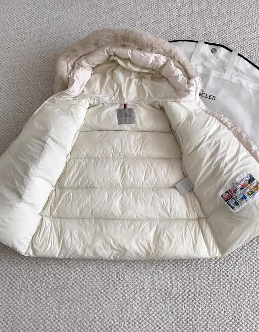 MON☆CLER ホワイト ダウンジャケット ファー付き♩♪♬