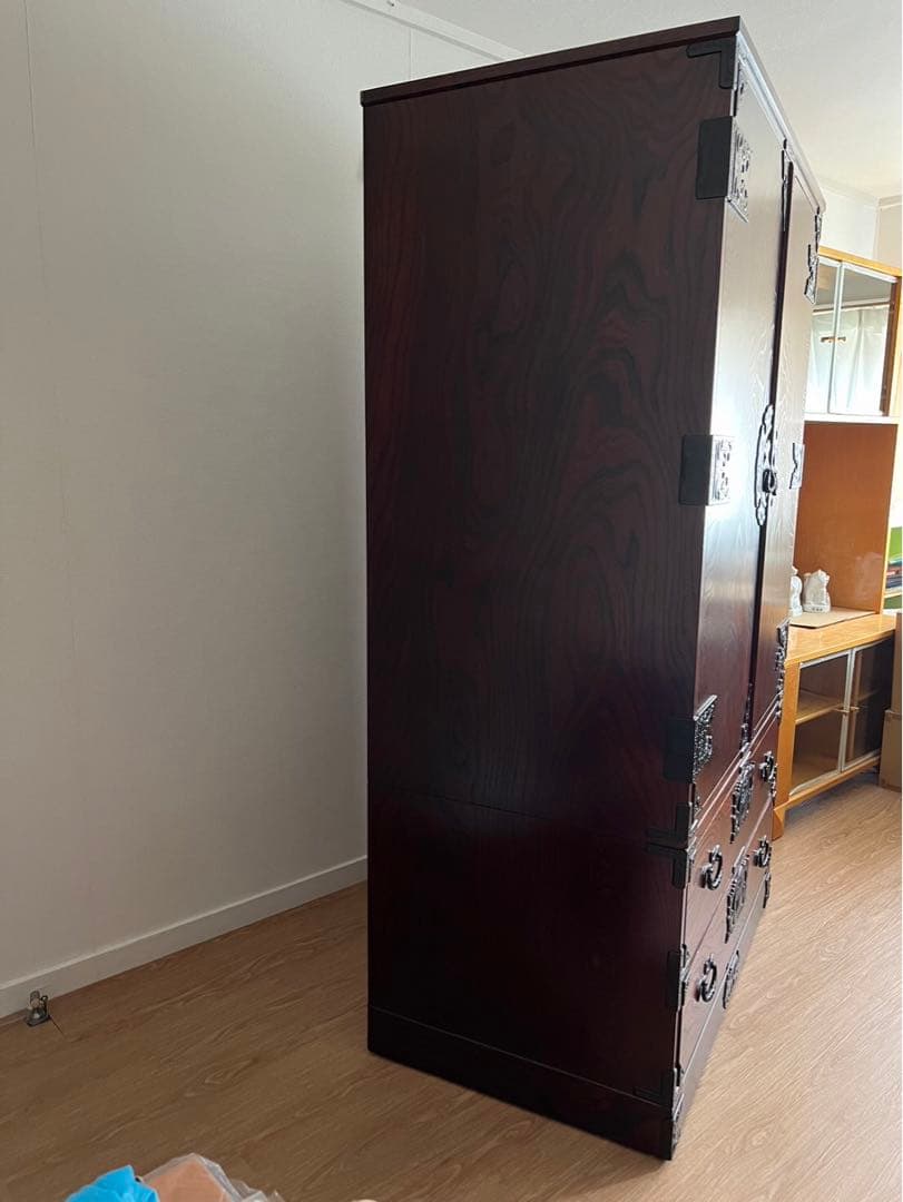 展示品 伝統工芸品の岩谷堂箪笥 最高級の欅材使用の整理箪笥。60万