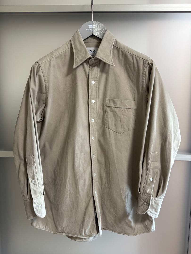 Drake’s BEAMS F 別注　ベージュ ツイル レギュラーカラーシャツ