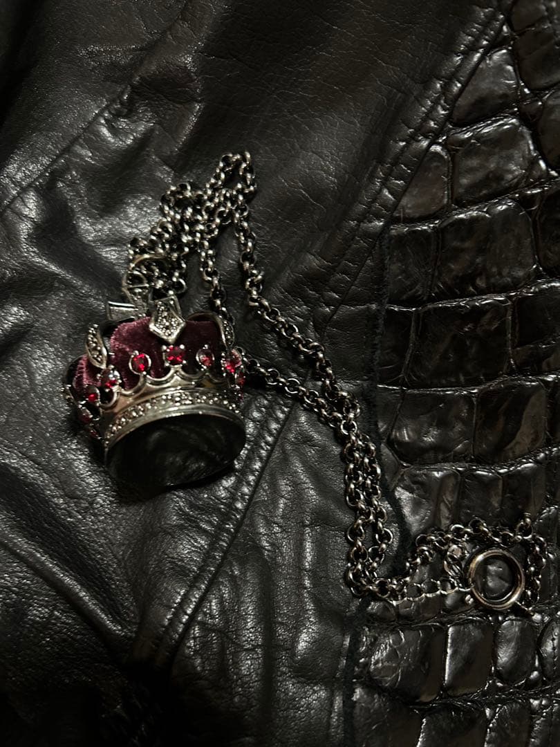 ブラックピースナウ　ネックレス　クラウン