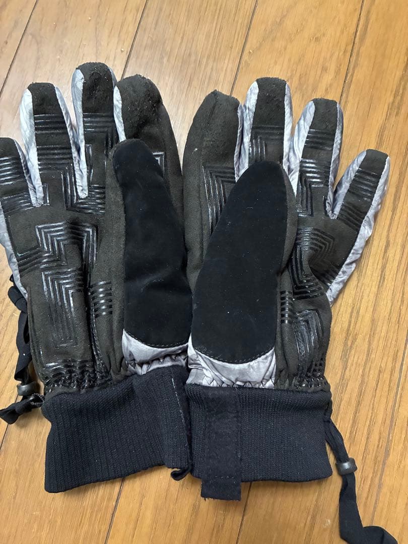 686 スノーボードウェア　上下セット　スカル ドクロ 柄とグローブ付き