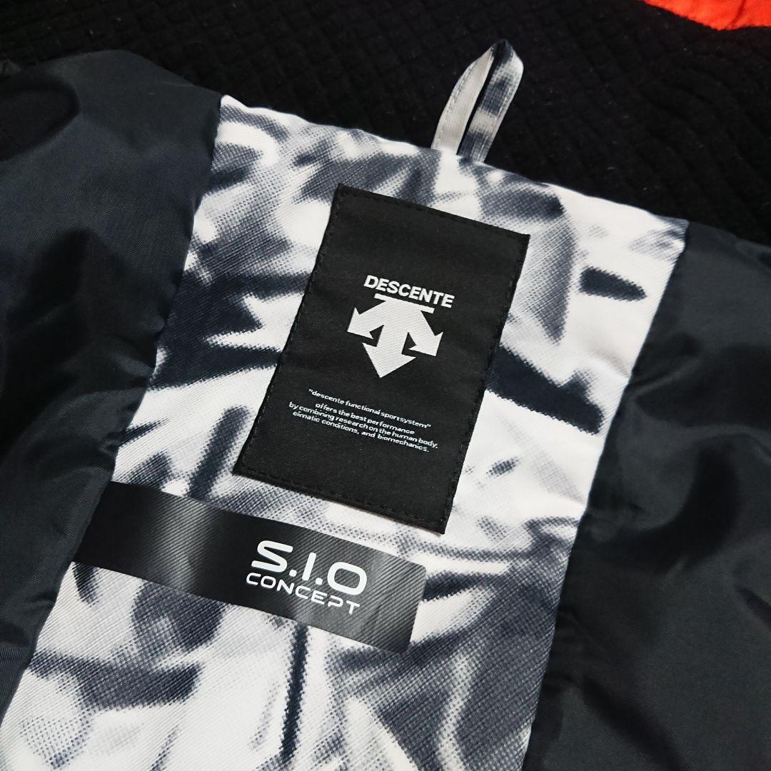 送料無料【DESCENTE】ホワイト総柄スキージャケット S