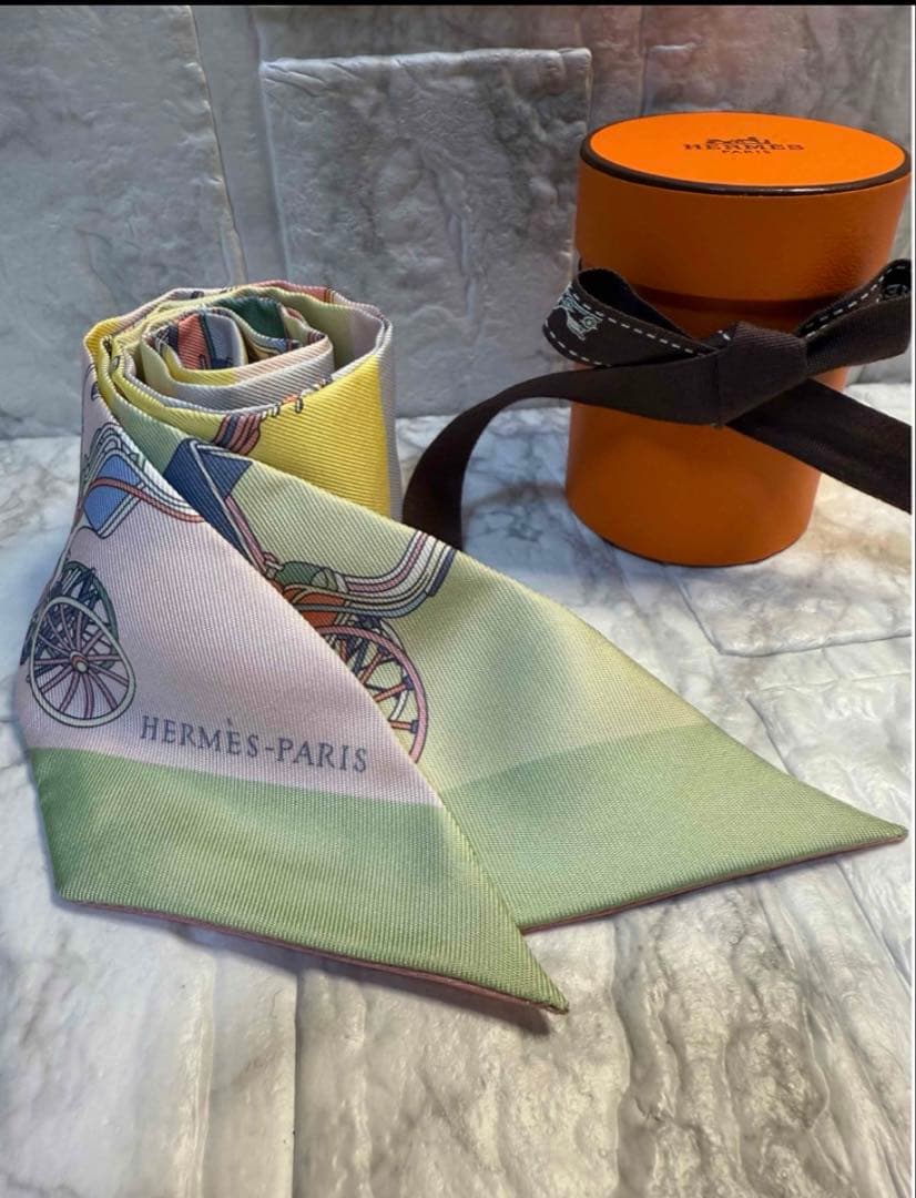 パステルカラー✨エルメス　ツイリー　巧妙な馬車　人気デザイン