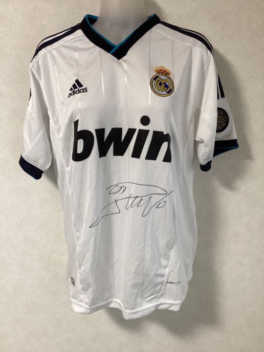 クリスティアーノ・ロナウドの署名入りユニフォーム