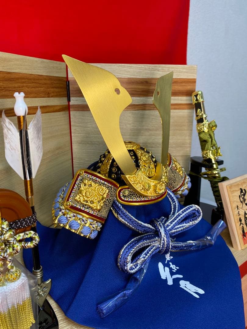 東京久月　五月人形　銘木シリーズ　針桐　家紋付き兜飾り収納セット