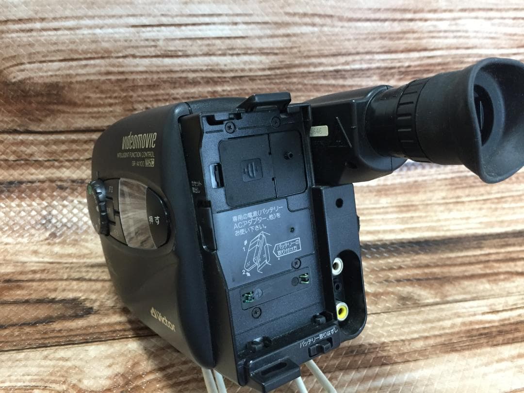 撮影再生ダビングOK　VICTOR　GR-AX100　付属品有　S-VHS-C