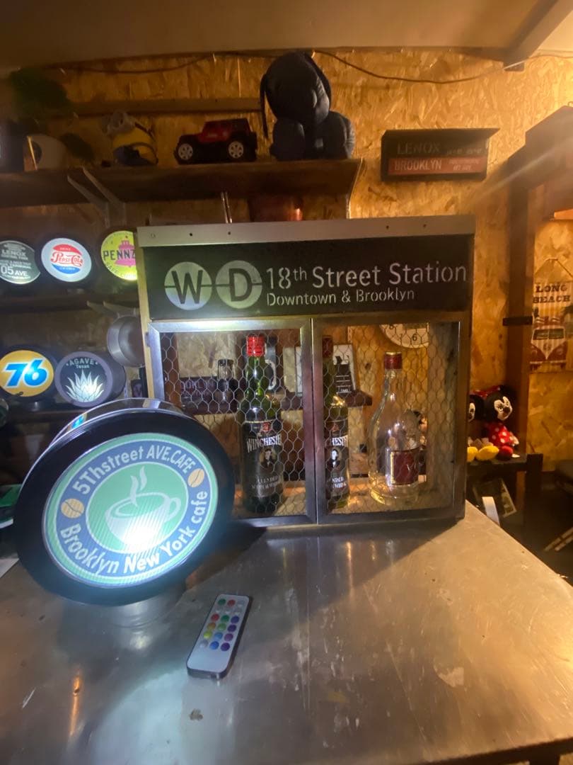 照明付き棚　カフェ　ブルックリン　アメリカン