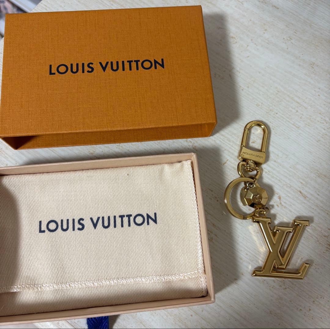 ルイヴィトン キーホルダー・LV ファセット