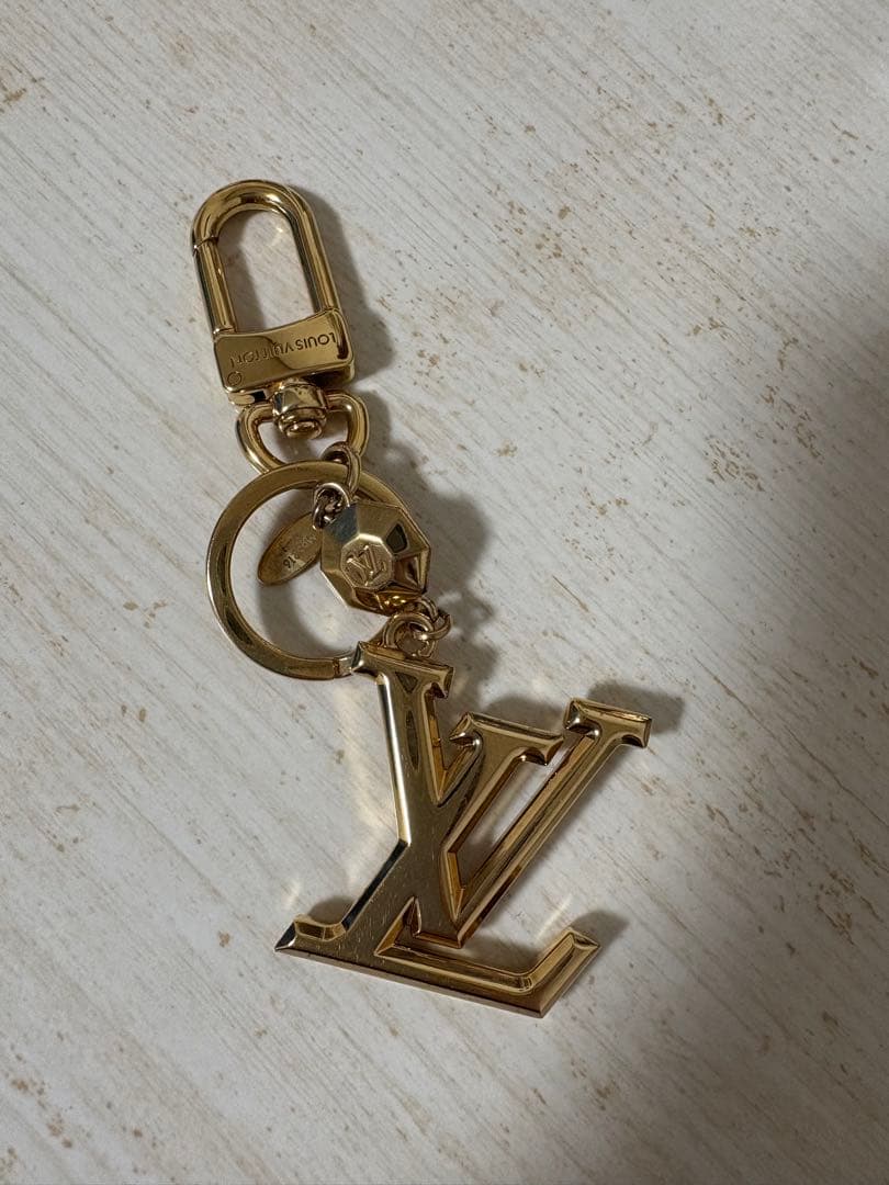 ルイヴィトン キーホルダー・LV ファセット