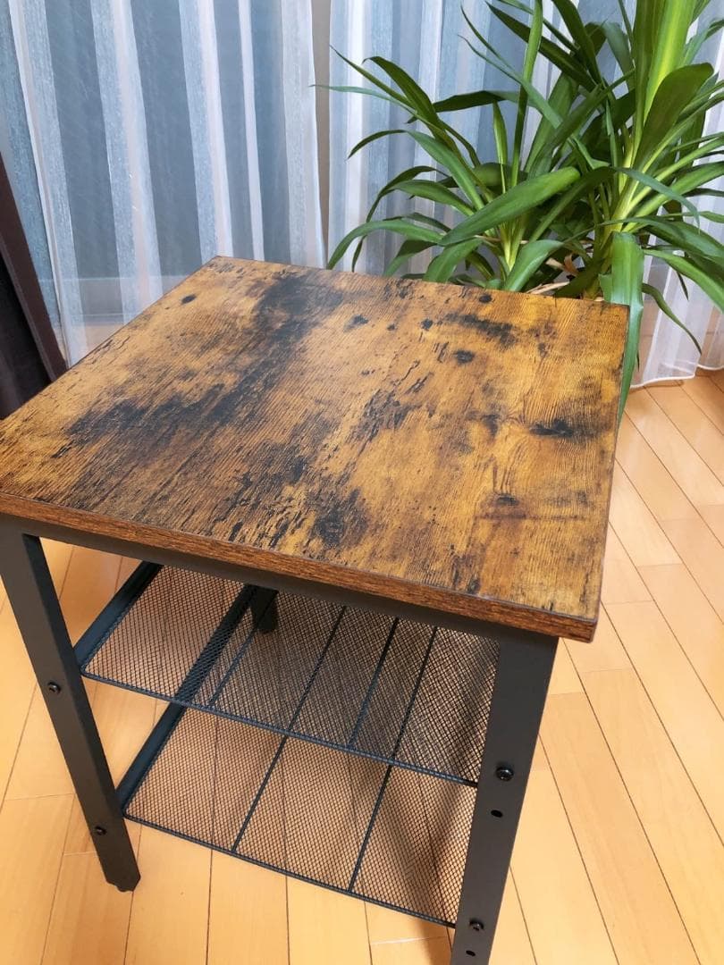 ヴィンテージ サイドテーブル 木目調とスチールフレームでエレガント