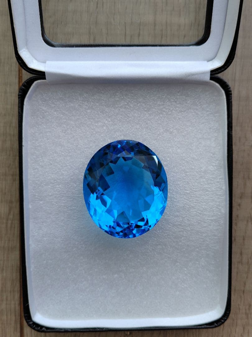 ブルートパーズ　特大　大粒　ルース