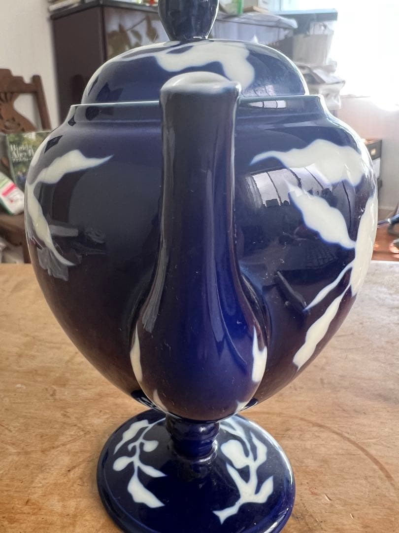 深川製磁 草花折枝白抜紋 ポット