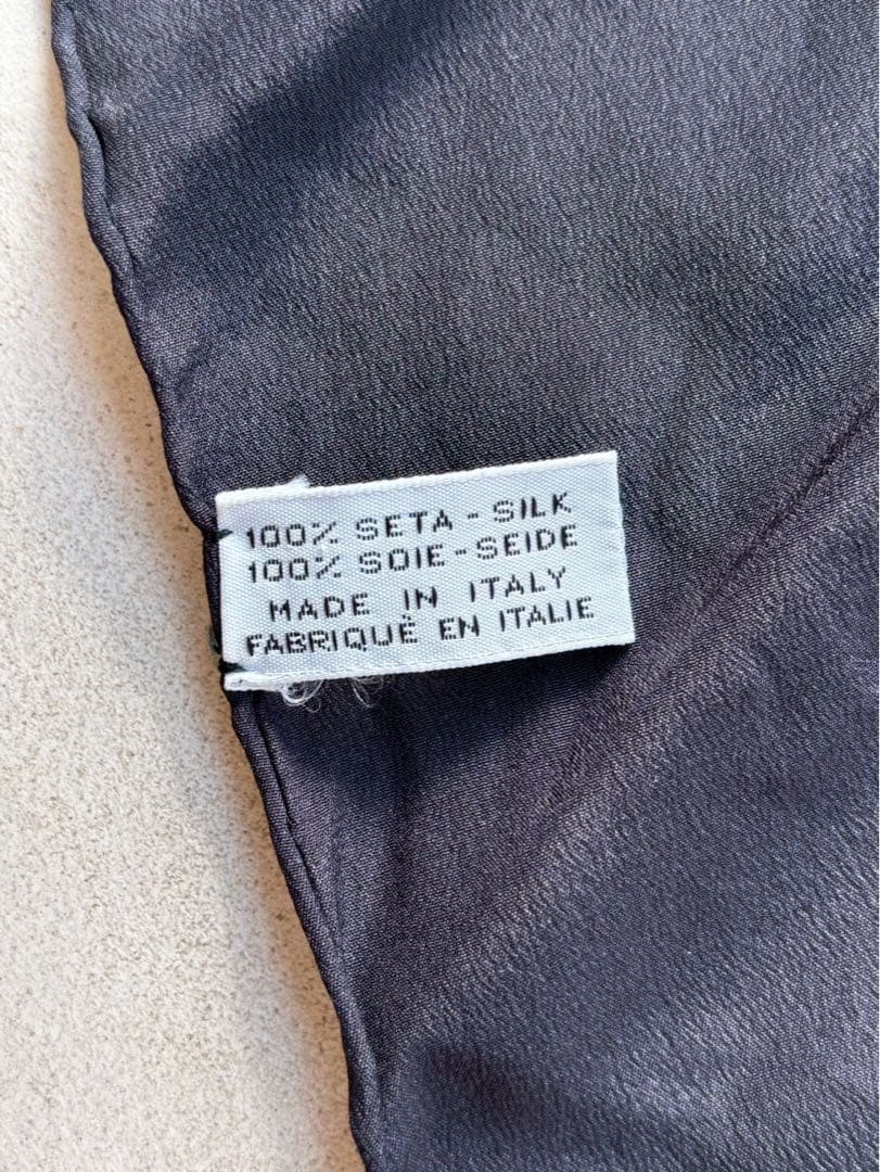 【極美品】CHANEL カラフルシルクスカーフ　ブラックベース　タグ付き