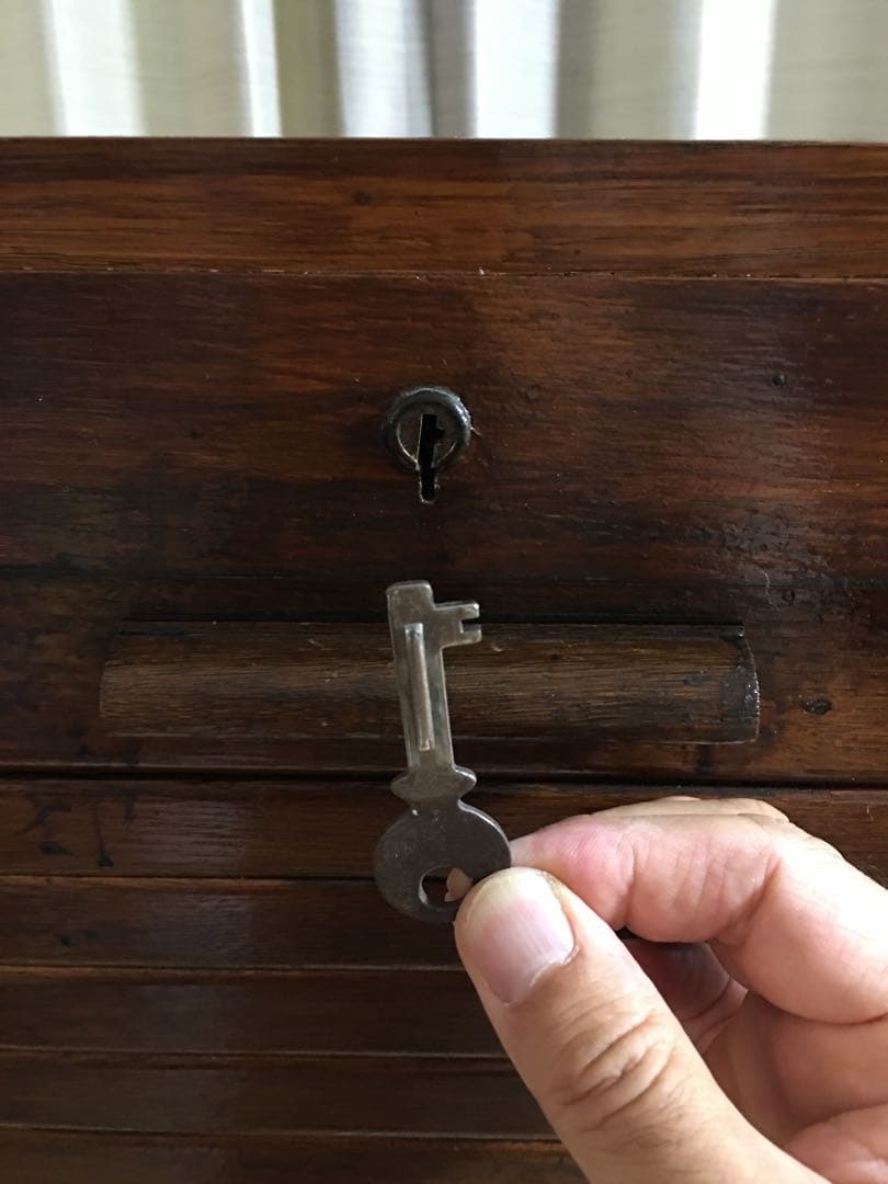 シャッター付きキャビネット　木製　店舗什器　アンティーク　ヴィンテージ棚