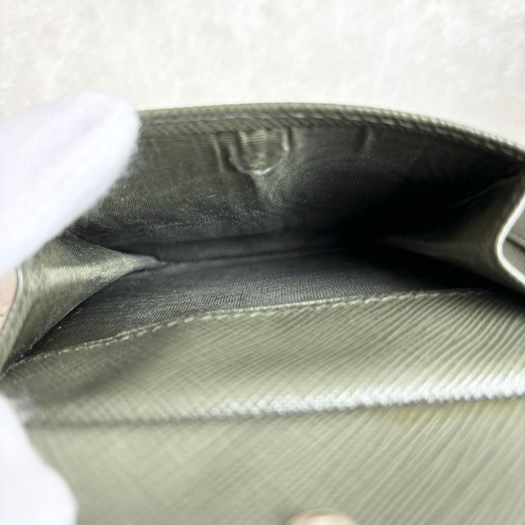 【美品✨/現行】プラダ 二つ折り財布 サフィアーノレザー カーキ RFID搭載