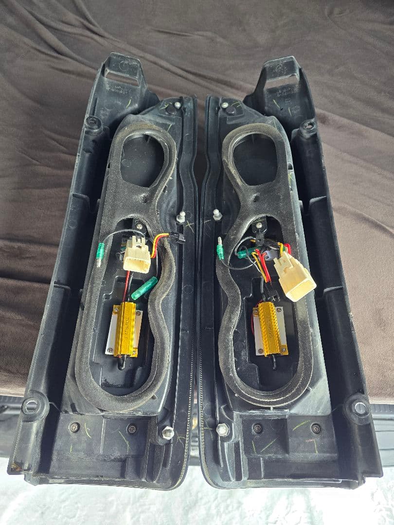 と*な様 ハイエース　テールランプ　ヴァレンティ