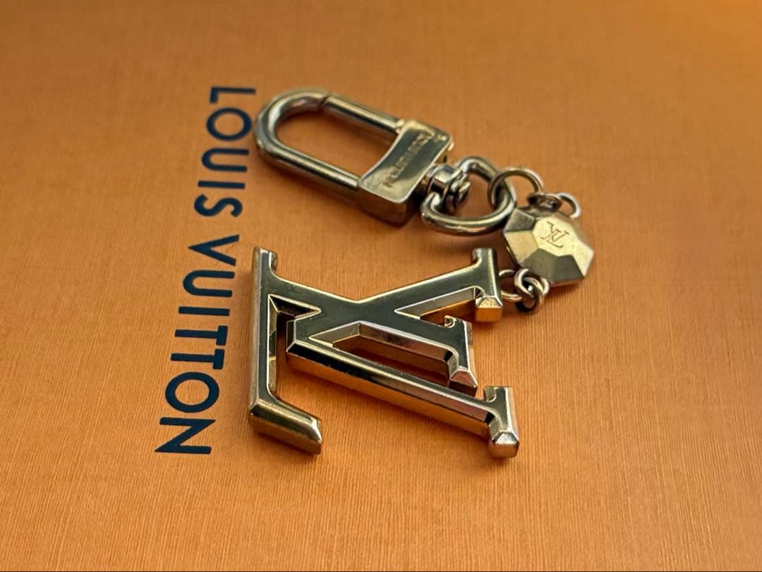 美品✨ louis vuitton ポルトクレ LV ファセット キーホルダー