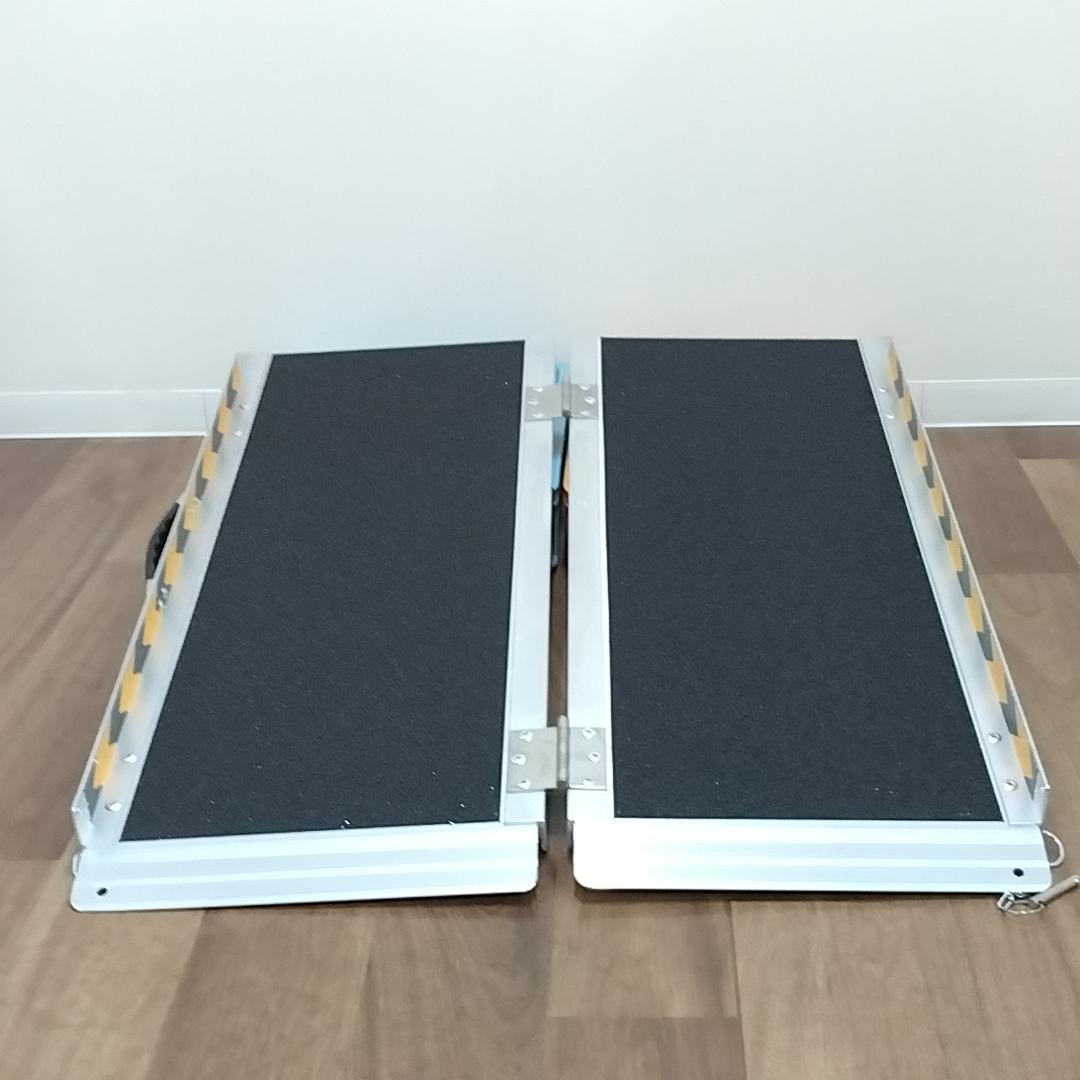 都《BUTYQ》折りたたみ式　アルミスロープ　長さ91cm、幅72cm