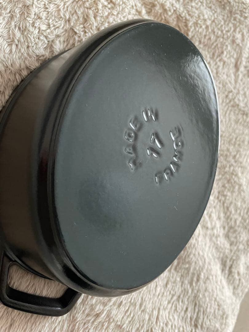 美品　staub ストウブ　オーバル　17cm 黒