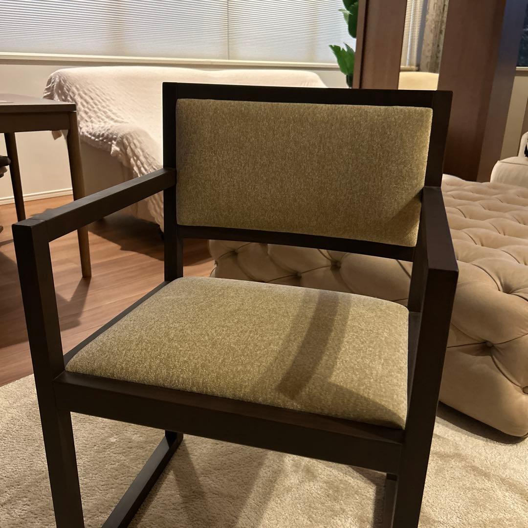 【新古品】AD CORE モダンアームチェア ブラウン 布張り MD-103A