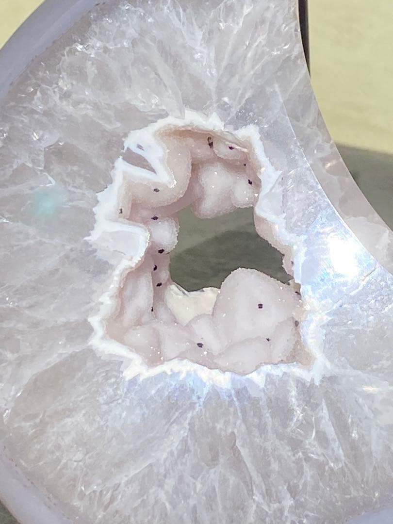 【健康・長寿・子宝】 瑪瑙⭐️月⭐️白シュガー⭐️トルマリン共生⭐️台座付き N111