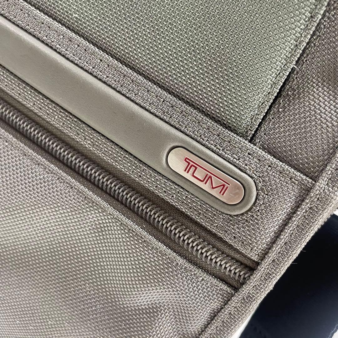 トゥミ　TUMI ビジネス　旅行バッグ　希少品　大谷用　グレー　ショルダーバッグ
