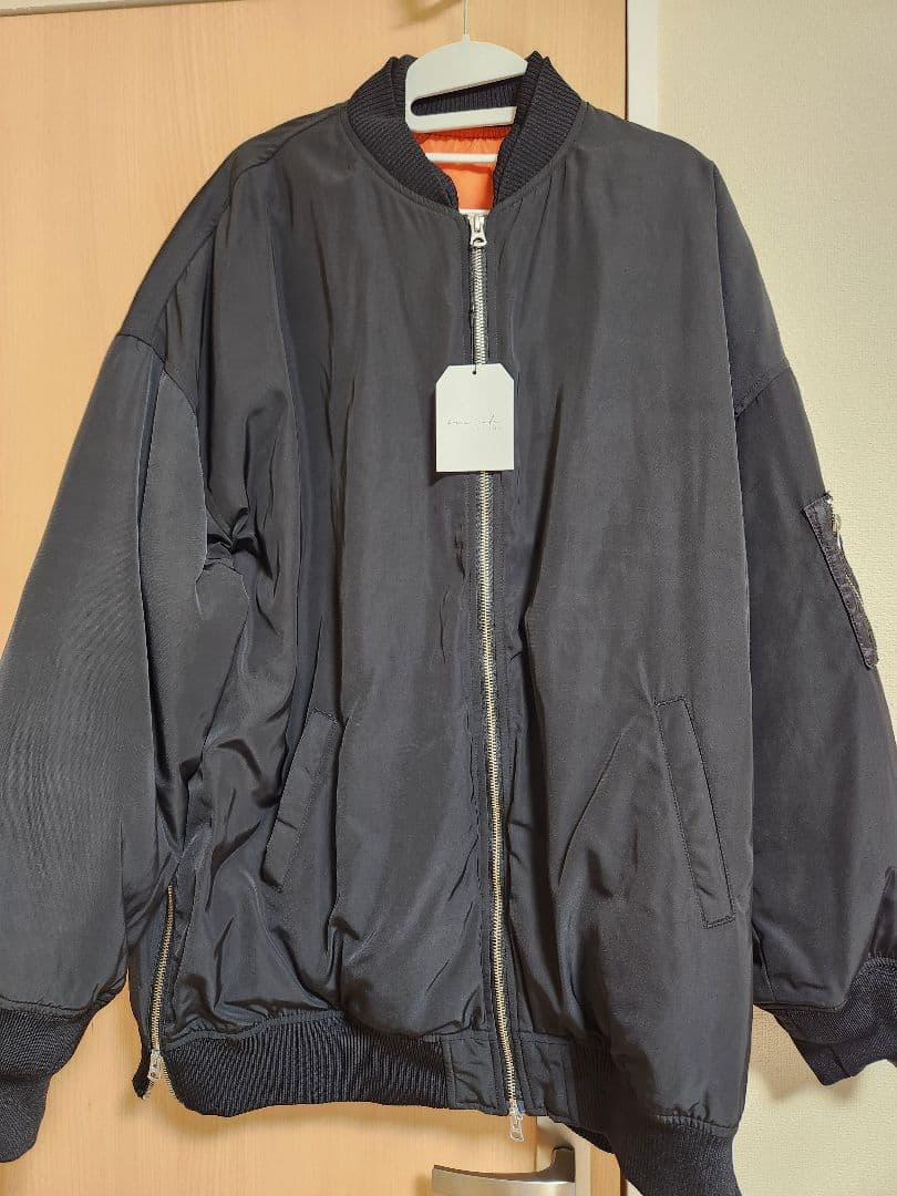 新品タグ付きアンティカ　ダウンのような暖かさ MA-1 アウターブラック