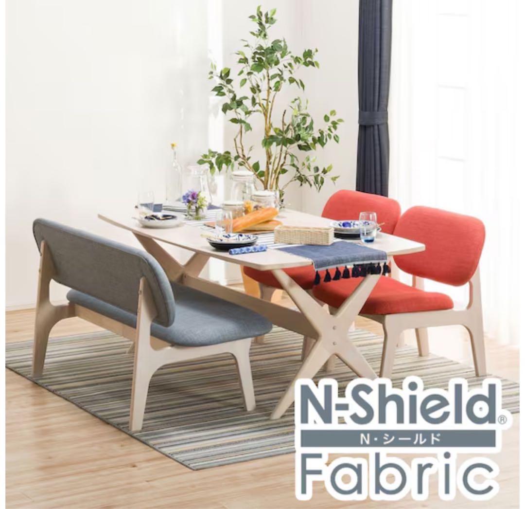 ニトリ　ダイニングテーブルセット　木製 赤 青Nシールドファブリック