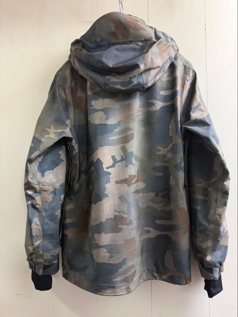 【VOLCOM】STONE ゴアテックスジャケット(迷彩スノーボードジャケット)