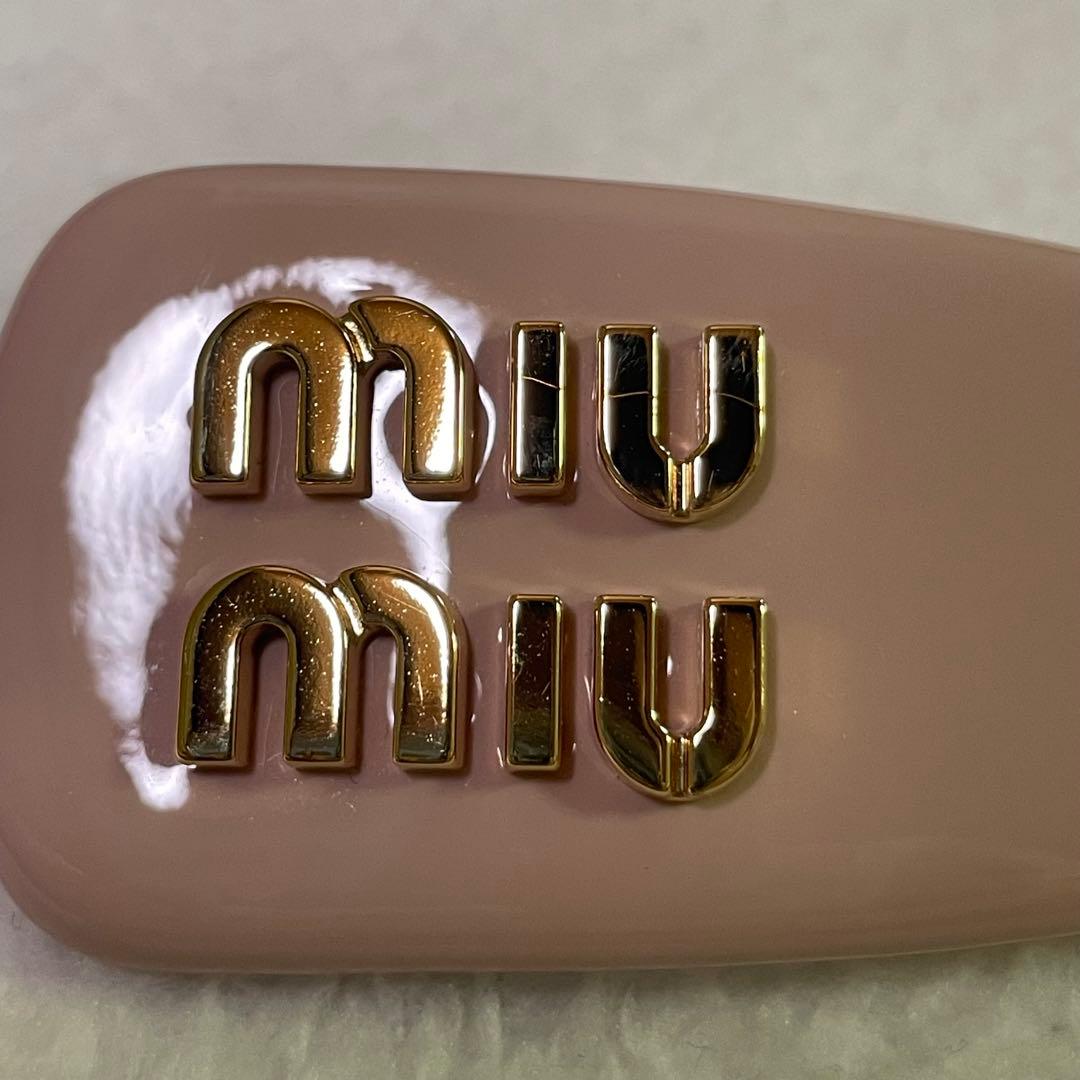 MIUMIU パテントレザー　ヘアクリップ　ピンク